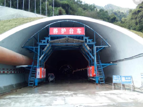 The tunnel concrete maintenance formwork