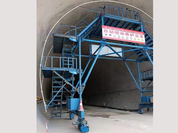 The tunnel concrete maintenance formwork