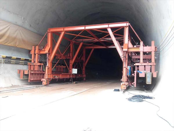 Tunnel formwork channel