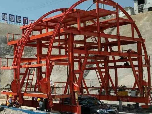 Tunnel waterproof board laying formwork