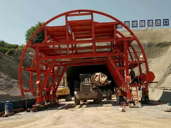 Tunnel waterproof board laying formwork