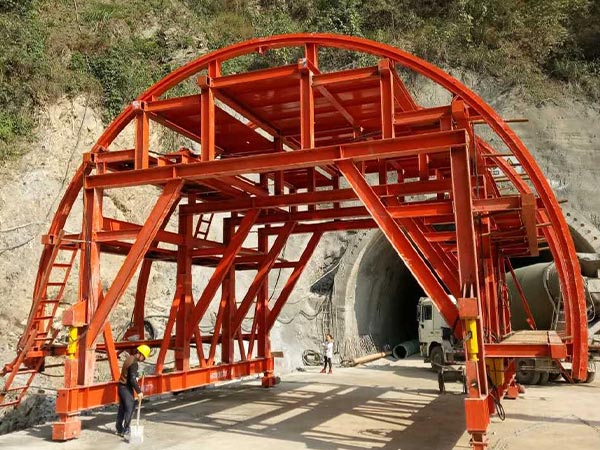 Tunnel waterproof board laying formwork