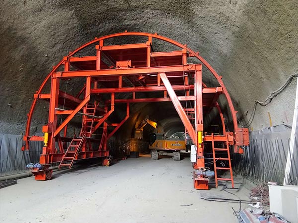 Tunnel waterproof board laying formwork