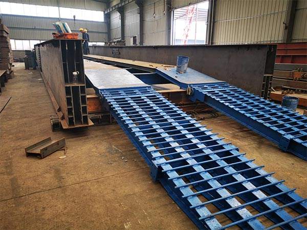 Wheeled Hydraulic inverting bridge formwork